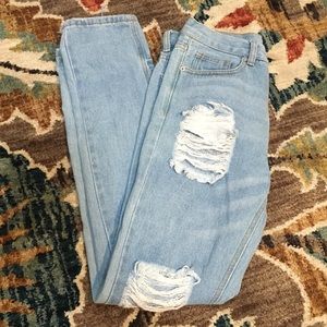 Brandy Melville Ripped/Destroyed Boyfriend Jeans